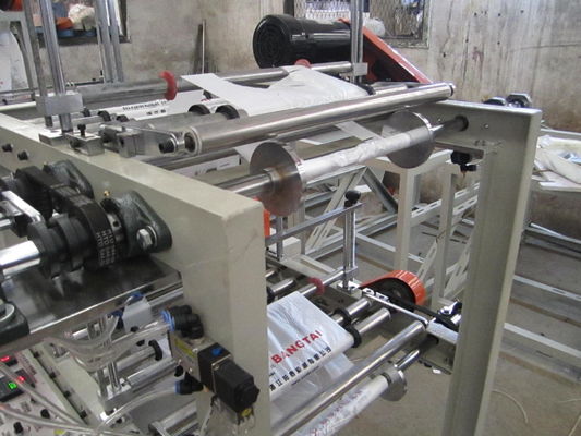 Κίνα Τσάντα φανέλλων υψηλής ταχύτητας στο ρόλο που κατασκευάζει τη μηχανή με το coreless κύλινδρο προμηθευτής